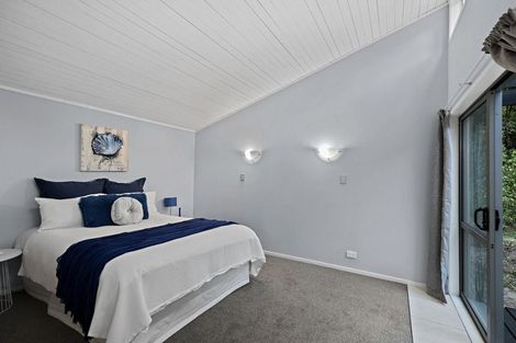 Photo of property in 16 Napuka Road, Henderson Valley, Auckland, 0612