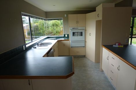 Photo of property in 23 Greenwood Place, Fitzherbert, Palmerston North, 4410