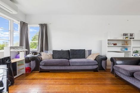 Photo of property in 182 Beach Haven Road, Beach Haven, Auckland, 0626