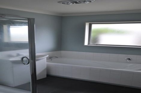 Photo of property in 51 Tennyson Avenue, Kelvin Grove, Palmerston North, 4414