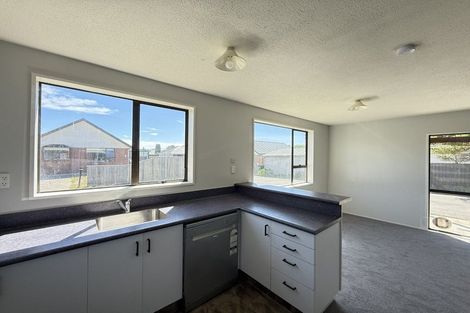 Photo of property in 2 Farm Lane, Parklands, Christchurch, 8083