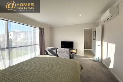 Photo of property in 12 Mamuku Drive, Massey, Auckland, 0614