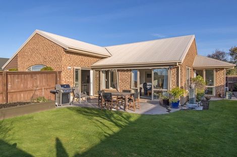 Photo of property in 16 Highwood Lane, Burnside, Christchurch, 8053