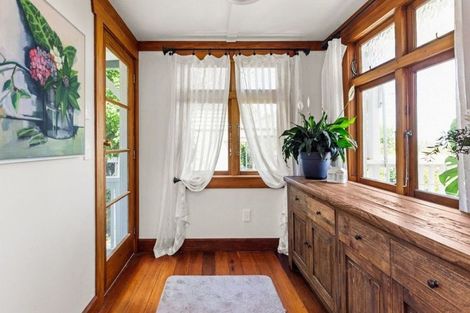 Photo of property in 6 Harvey Road, Bluff Hill, Napier, 4110