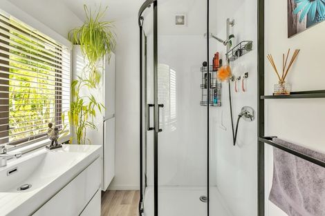 Photo of property in 15a Centennial Drive, Whitianga, 3510