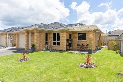 Photo of property in 15 Sovereign Isle Lane, Rototuna, Hamilton, 3210