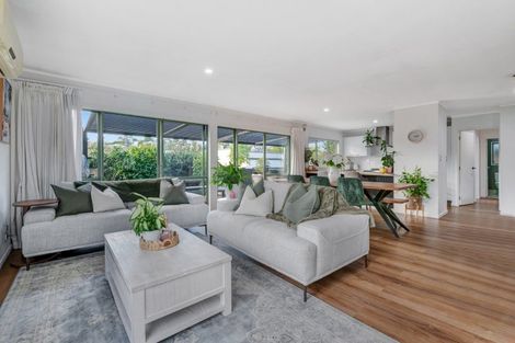 Photo of property in 1/2 Langton Road, Stanmore Bay, Whangaparaoa, 0932