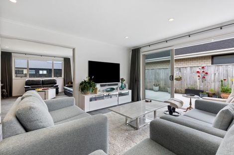 Photo of property in 12 Robert Might Road, Kumeu, 0810