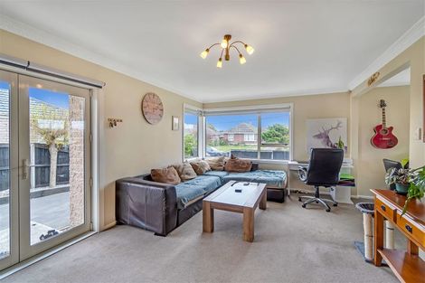 Photo of property in 38 Sandown Crescent, Aranui, Christchurch, 8061