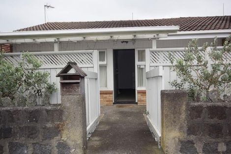 Photo of property in 4/188 Captain Springs Road, Onehunga, Auckland, 1061