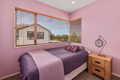 Photo of property in 2/1 Hyde Road, Rothesay Bay, Auckland, 0630