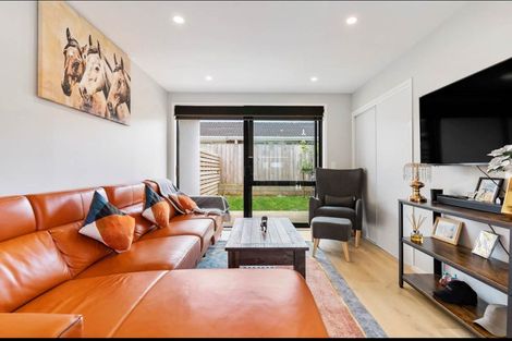 Photo of property in 2/5 Parson Lane, Papatoetoe, Auckland, 2025