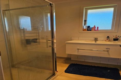 Photo of property in 27 Hill Crescent, Papakura, 2110