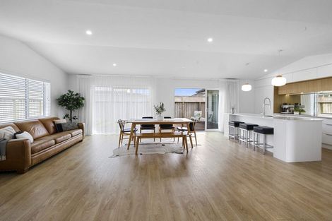 Photo of property in 6a Truby King Street, Merrilands, New Plymouth, 4312