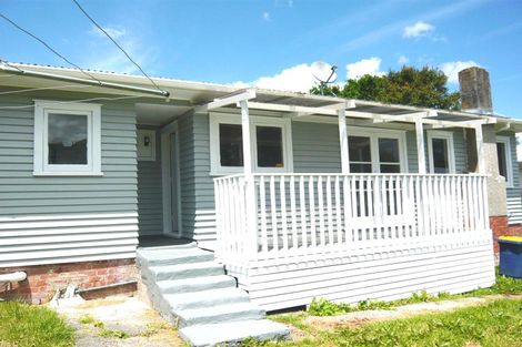 Photo of property in 12 Woodside Road, Massey, Auckland, 0614