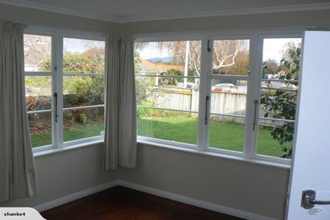 Photo of property in 16 Franklin Avenue, Hokowhitu, Palmerston North, 4410