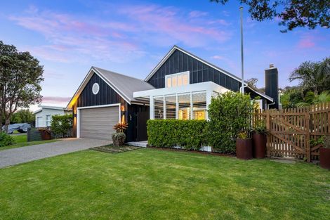 Photo of property in 16 Te Mana Street, Omaha, 0986