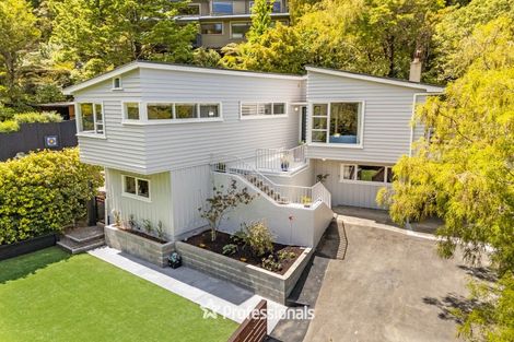 Photo of property in 132 Cheviot Road, Lowry Bay, Lower Hutt, 5013