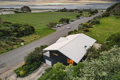 Photo of property in 122 Mccormacks Bay Road, Redcliffs, Christchurch, 8081