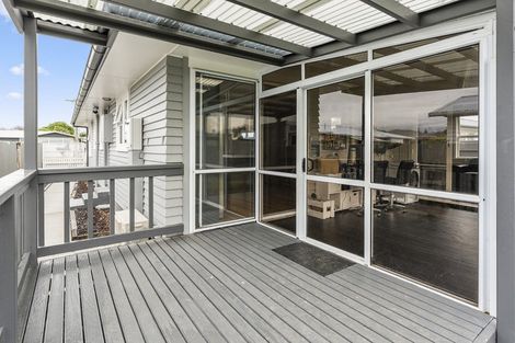 Photo of property in 41 Karaka Crescent, Levin, 5510