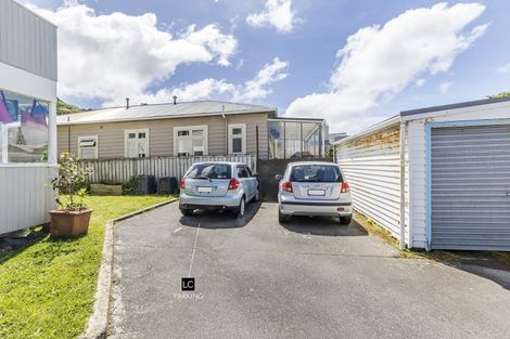 Photo of property in 1/139 Queens Drive, Lyall Bay, Wellington, 6022