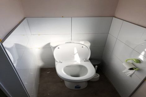 Photo of property in 2/20 Northcote Road, Takapuna, Auckland, 0622