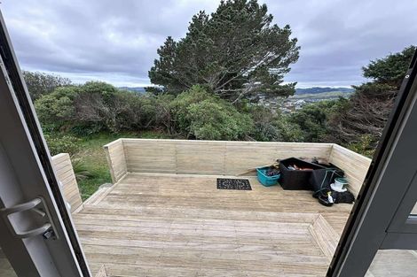 Photo of property in 52 Ruskin Road, Newlands, Wellington, 6037