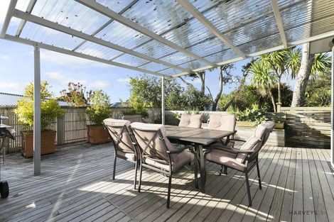 Photo of property in 11 Deane Avenue, Titirangi, Auckland, 0604