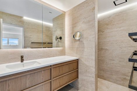 Photo of property in Seaview Apartments, 13/64 Milford Road, Milford, Auckland, 0620