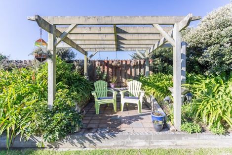 Photo of property in 20 Kent Avenue, Waitarere Beach, Levin, 5510