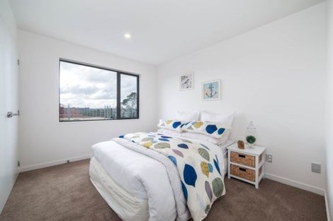 Photo of property in 128 Mcclymonts Road, Oteha, Auckland, 0632