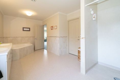 Photo of property in 2 Parkland Place, Whitianga, 3510