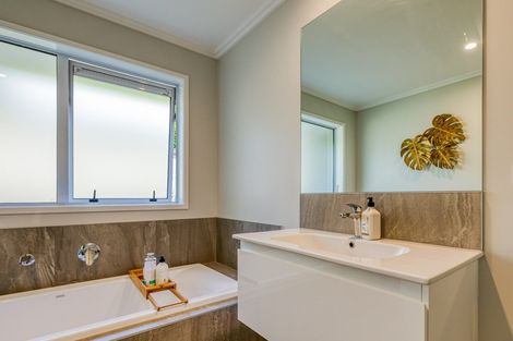 Photo of property in 10 Grenache Way, Kumeu, 0810