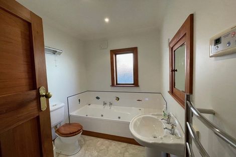 Photo of property in 1 Newcombe Crescent, Karori, Wellington, 6012