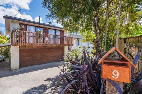 Photo of property in 9 Hillgrove Place, Fitzherbert, Palmerston North, 4410