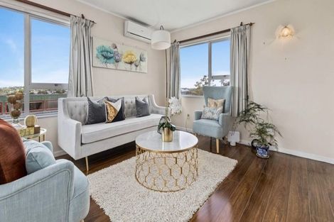 Photo of property in 16 Colin Wild Place, Glenfield, Auckland, 0629