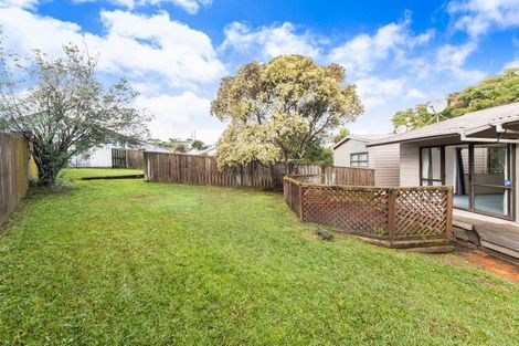 Photo of property in 3 Thalia Place, Totara Vale, Auckland, 0629