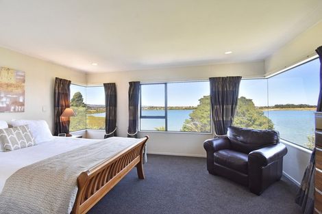 Photo of property in 25 Reynard Terrace, Conifer Grove, Takanini, 2112