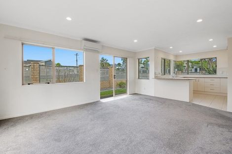 Photo of property in 53 Bay Street, Red Beach, 0932