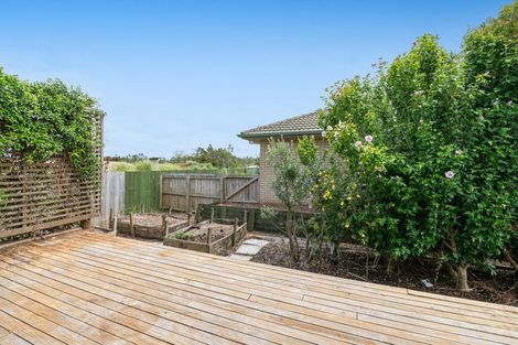 Photo of property in 9 Raabia Close, Parakai, 0830