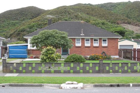 Photo of property in 100 Hewer Crescent, Naenae, Lower Hutt, 5011