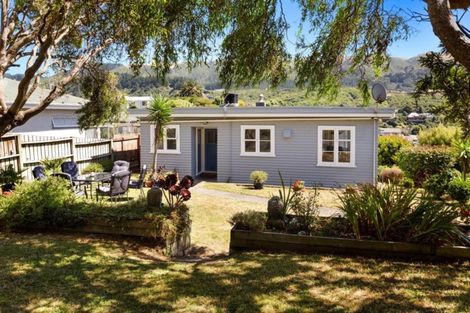 Photo of property in 18 Bell Street, Tawa, Wellington, 5028