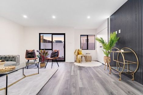 Photo of property in 2/7 Gambare Place, Wattle Downs, Auckland, 2103