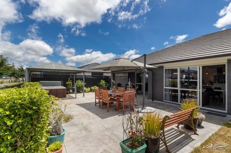 Photo of property in 33 Buddle Road, Wallaceville, Upper Hutt, 5018