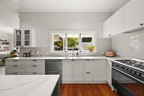 Photo of property in 127 Vigor Brown Street, Napier South, Napier, 4110