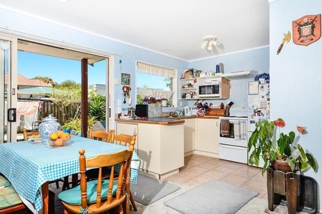 Photo of property in 4050a Great North Road, Glen Eden, Auckland, 0602