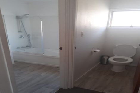 Photo of property in 9 Meadowood Drive, Unsworth Heights, Auckland, 0632