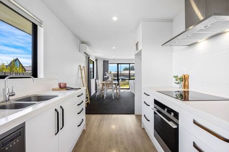 Photo of property in 3b Shillingford Boulevard, Rolleston, 7615