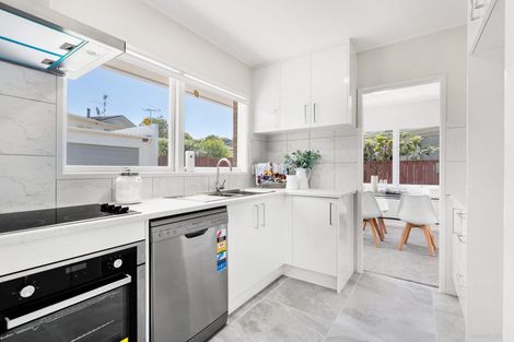 Photo of property in 43 Cascades Road, Pakuranga Heights, Auckland, 2010