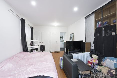 Photo of property in 49 Spence Road, Henderson, Auckland, 0612